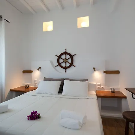 Mykonos Lolita, A To Live