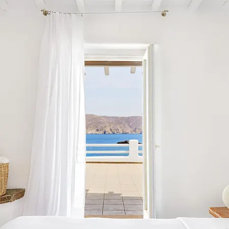 Mykonos Lolita, A To Live
