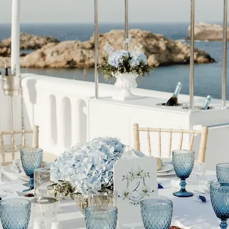 Mykonos Lolita, A To Live